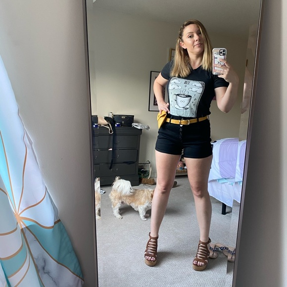 Hi I’m Danielle! Sometime friends call me t-rex - Picture 2 of 3